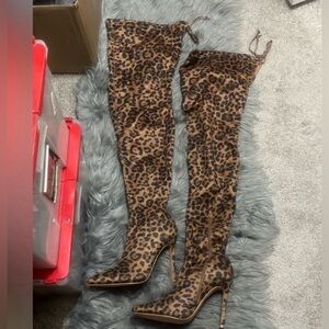 NWT Sz 10W over the knee leopard soft zip up